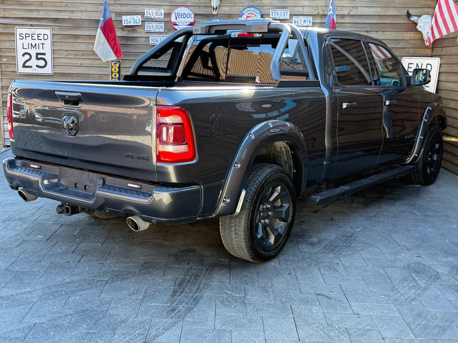 Dodge RAM 1500 5,7L BigHorn Crew Cab LED LPG 4x4 Pano