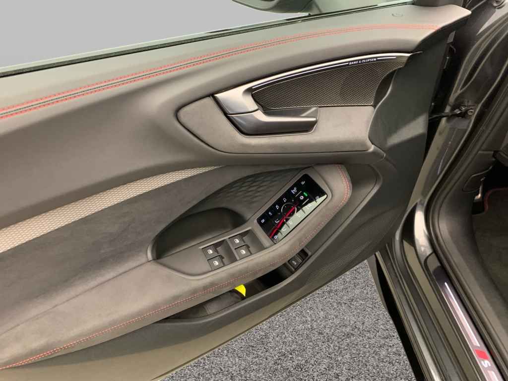 Audi A5 Avant e-hybrid 2x S line qua AHK*PANO*MATRIX*
