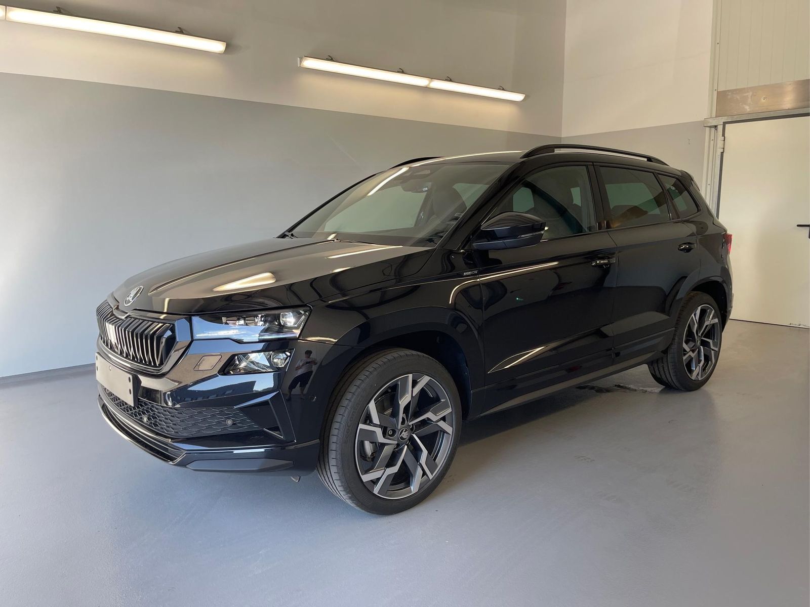 Skoda Karoq Sportline TSI 4x4 360°+19 Zoll+Navi+AHK...