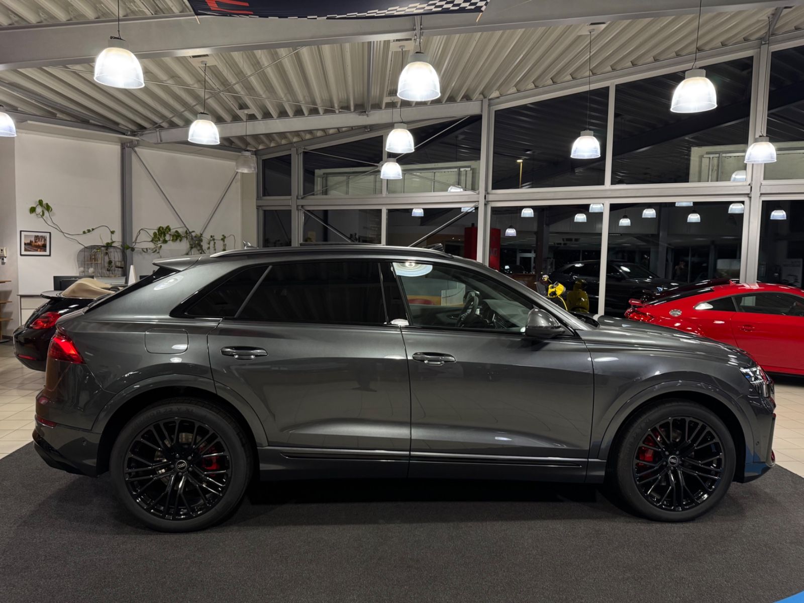Audi Q8 50 TDI quattro S-LINE - Samsaru's Car Outlet