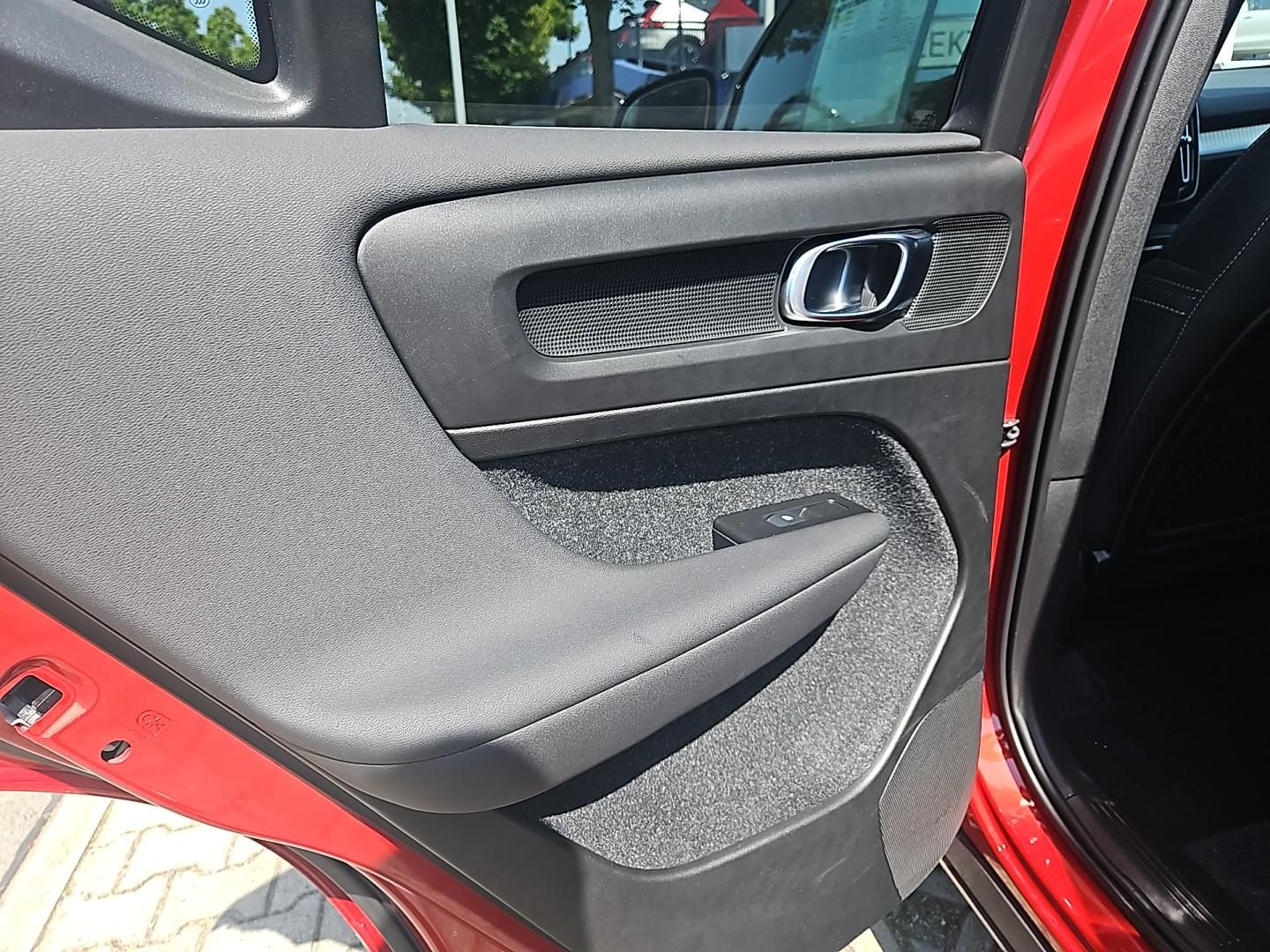 Volvo XC40 T5 R-Design Expression Plug-In