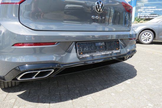 Volkswagen Golf VIII 2.0 TDI R-Line - Samsaru's Car Outlet