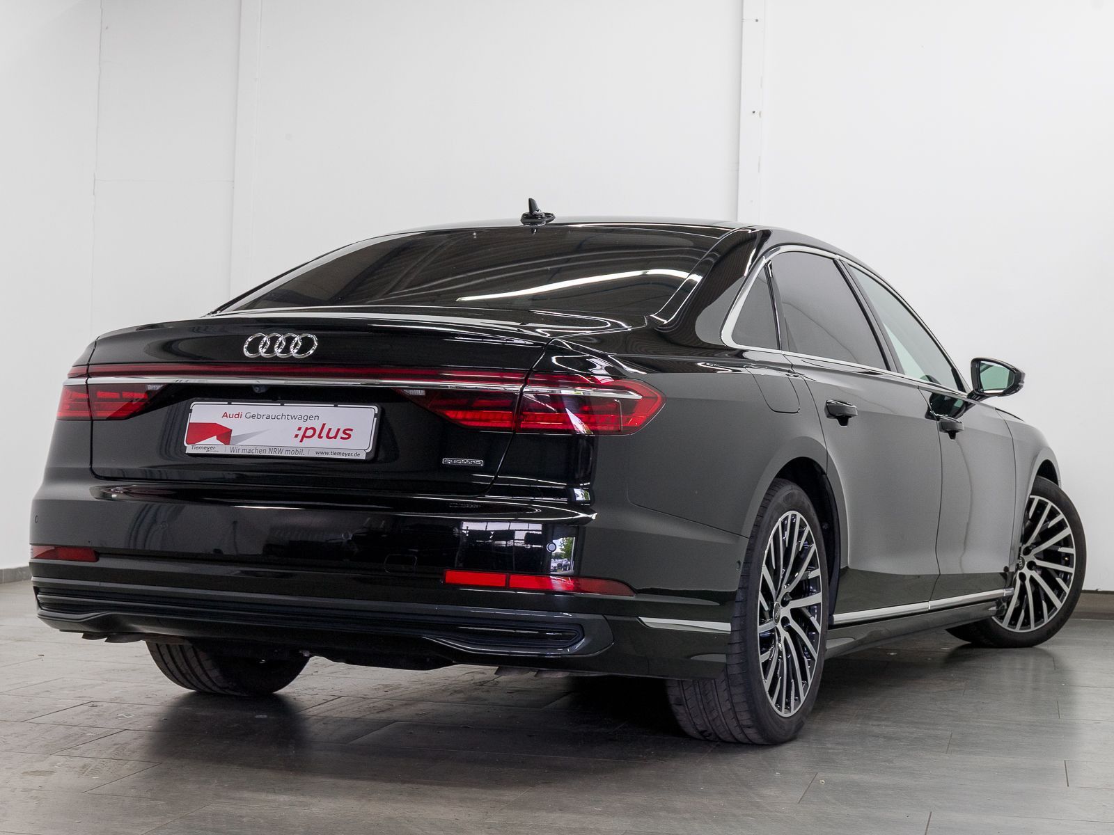 Audi A8 Lang 60 TFSIe Q - Samsaru's Car Outlet