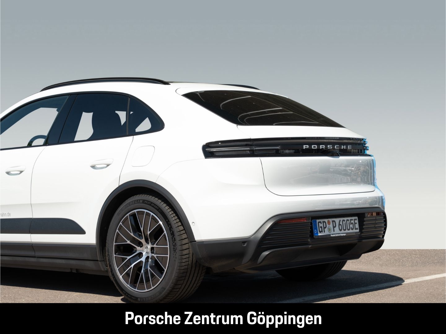 Porsche Macan BOSE InnoDrive LED-Matrix Panoramadach