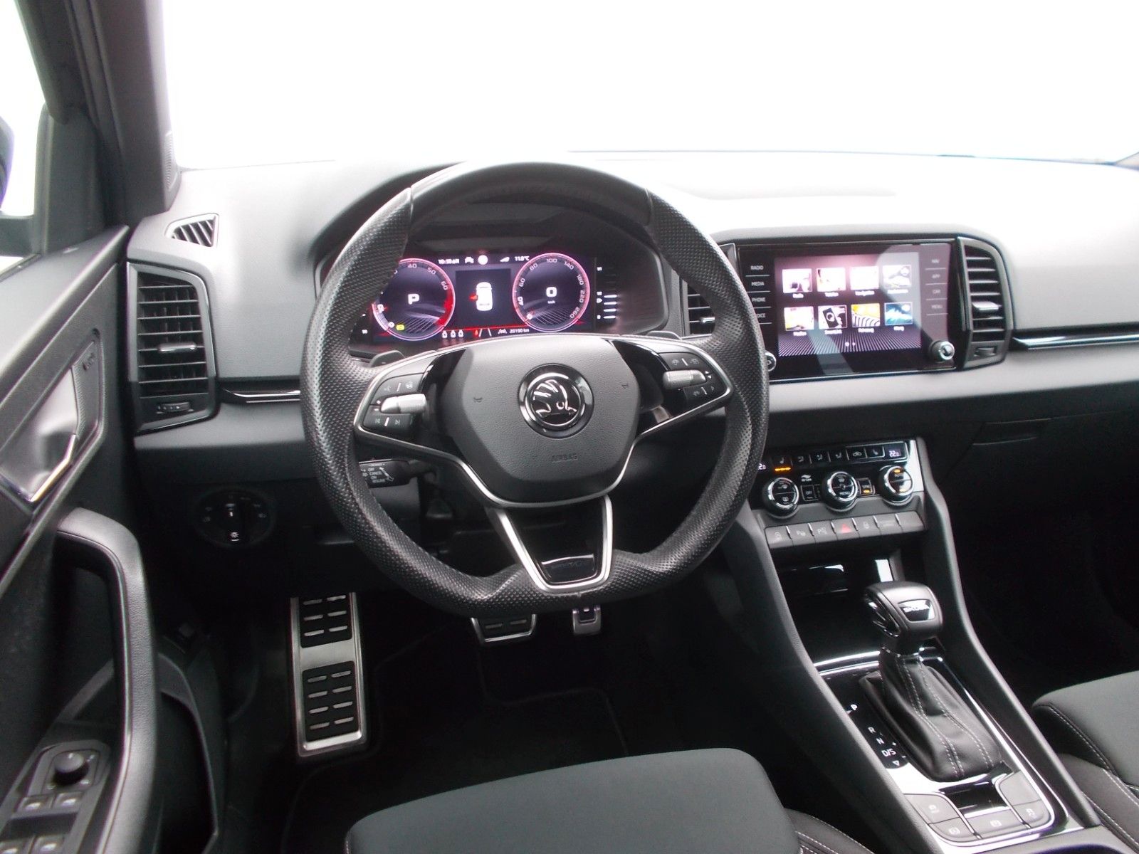 Skoda Karoq  1.5 TSI Sportline * DSG * Navi *AHK *360°
