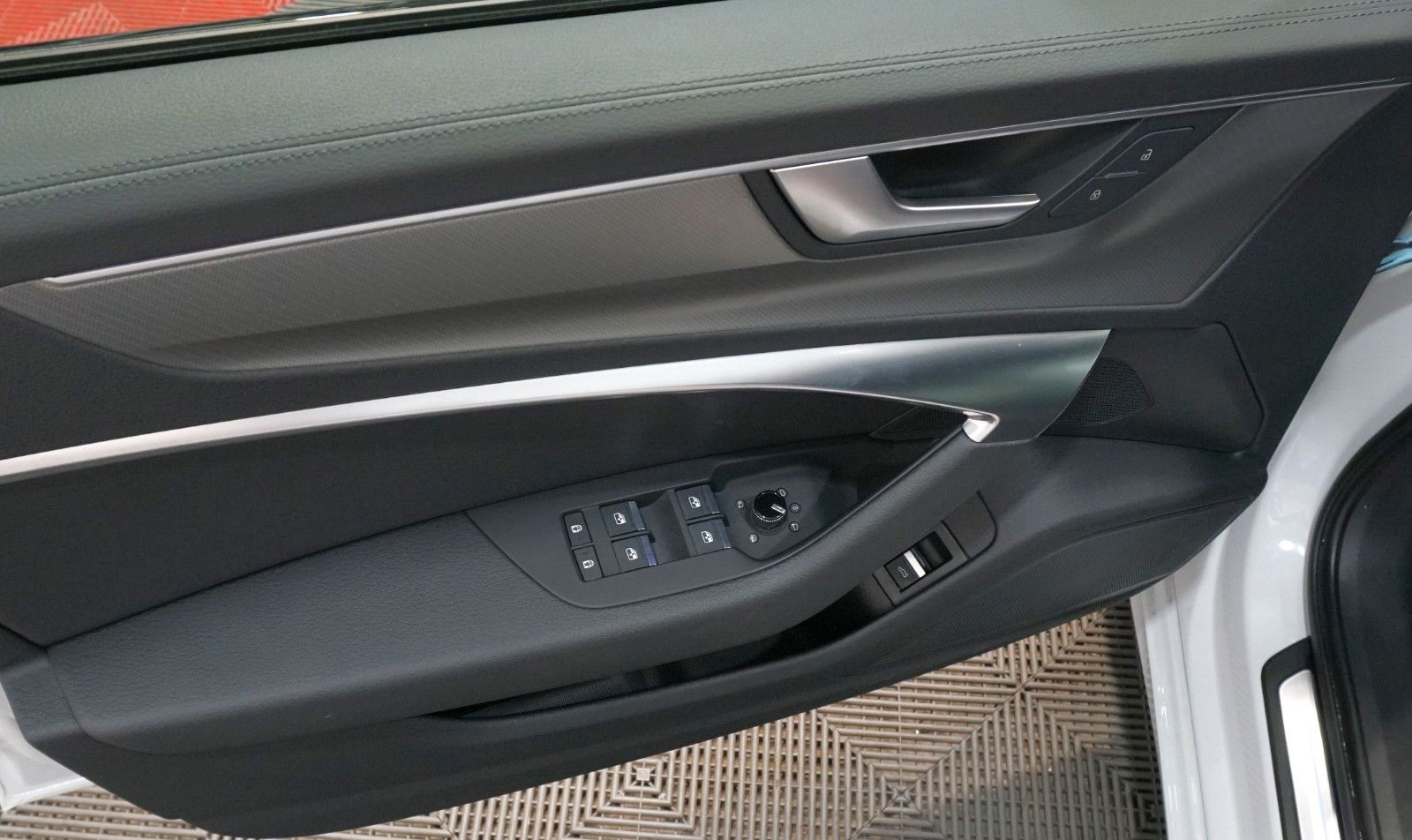 Audi A6 Avant 40 TDI quattro S-Line - Samsaru's Car Outlet