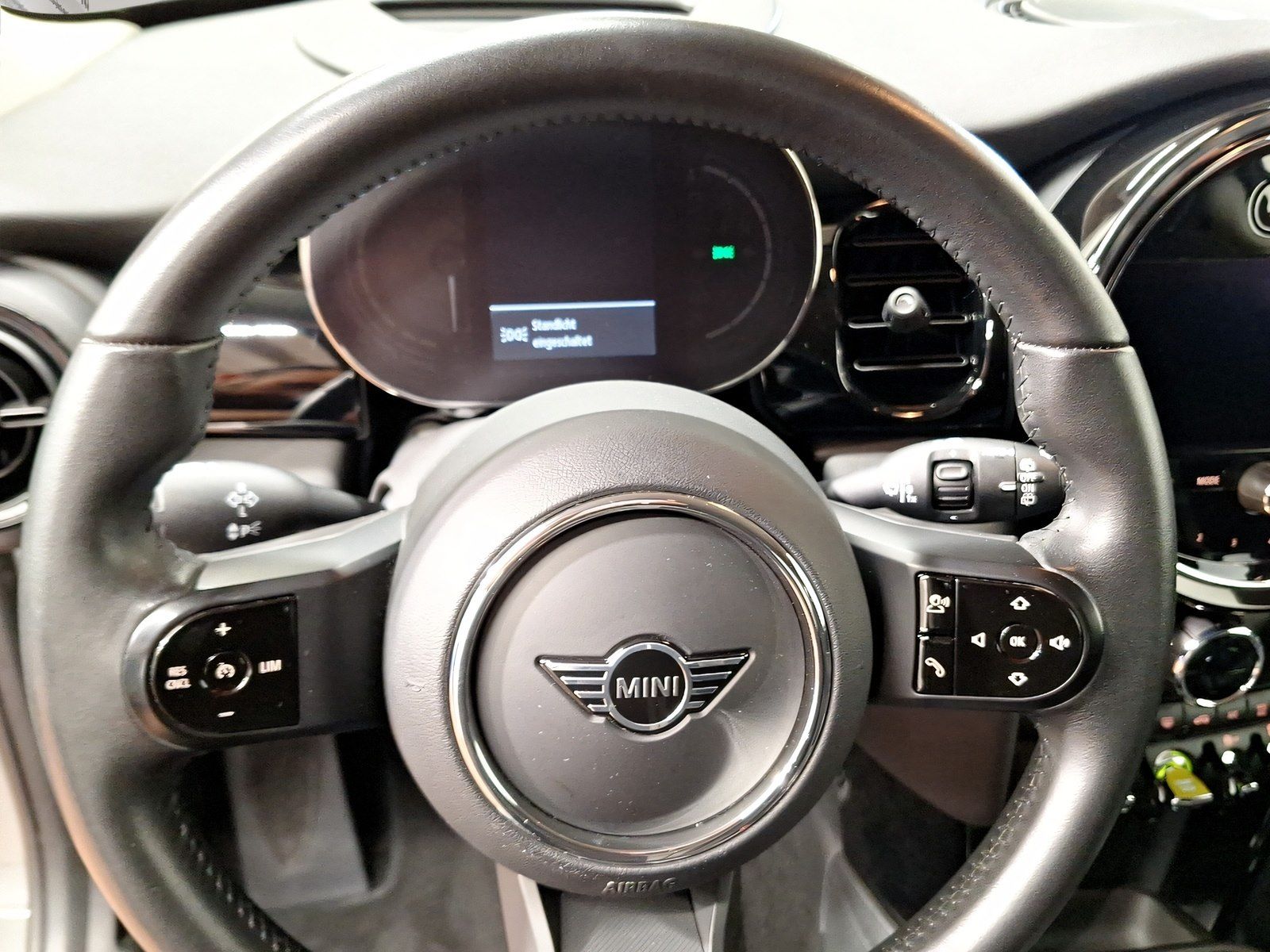 MINI Cooper SE - Samsaru's Car Outlet