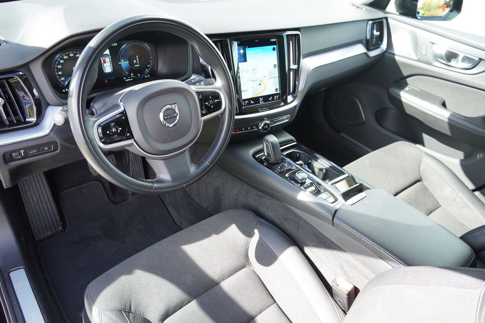 Volvo V60 Kombi 2.0 Hybrid AWD R Design LED Navi AHK