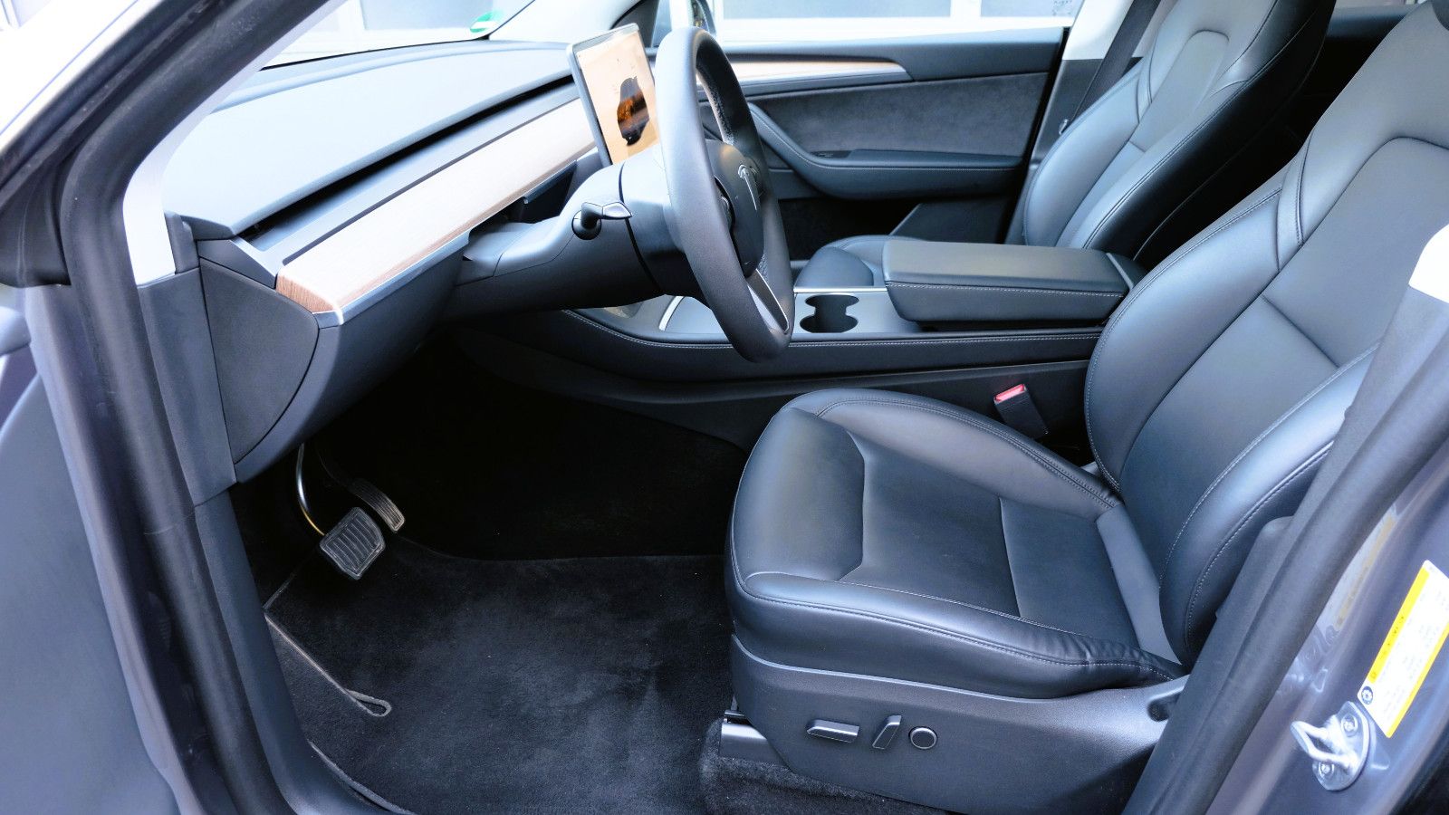 Tesla Model Y Long Range Dual AWD