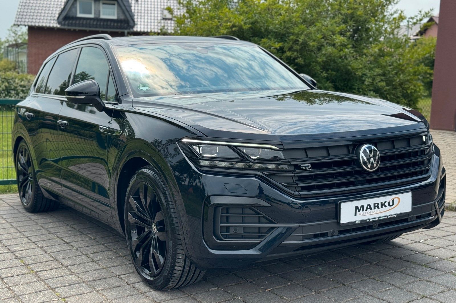 Volkswagen Touareg R-Line 4Motion - Samsaru's Car Outlet