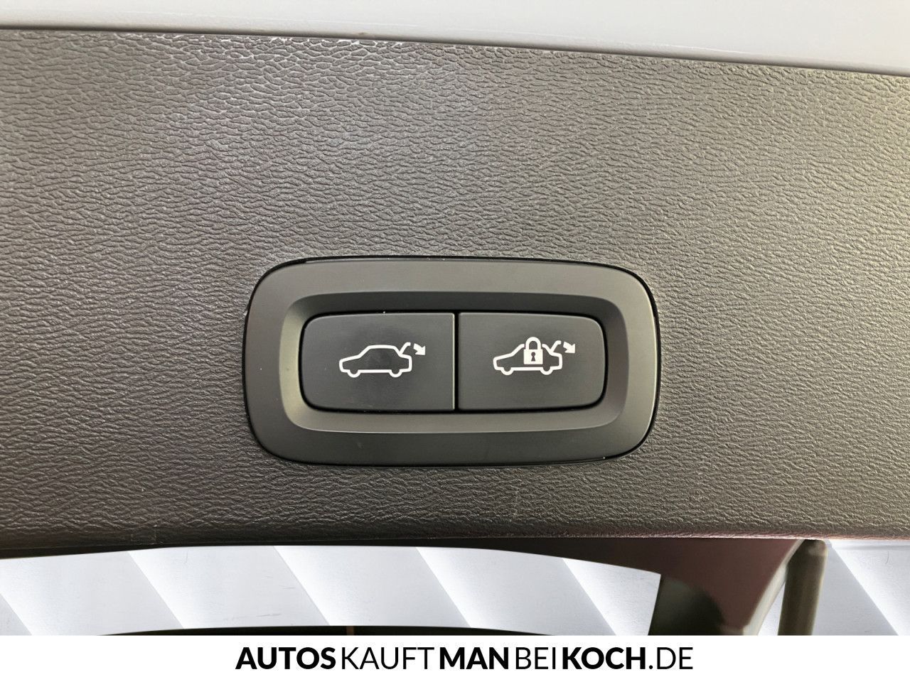 Volvo XC40 B3 DKG Core AHK LED SHZ/LHZ NAVI PDC/CAM!