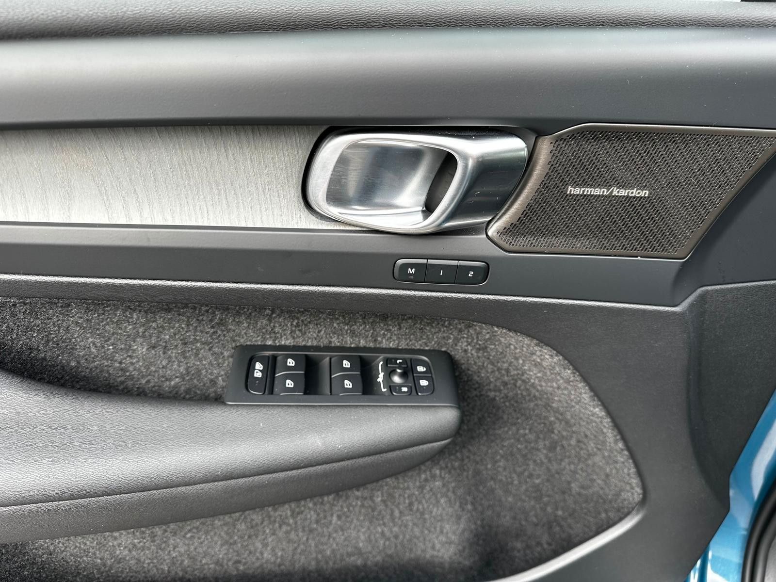 Volvo XC40 B3 Plus Dark Leder,Pano,360°,AHK,Pixel,ACC