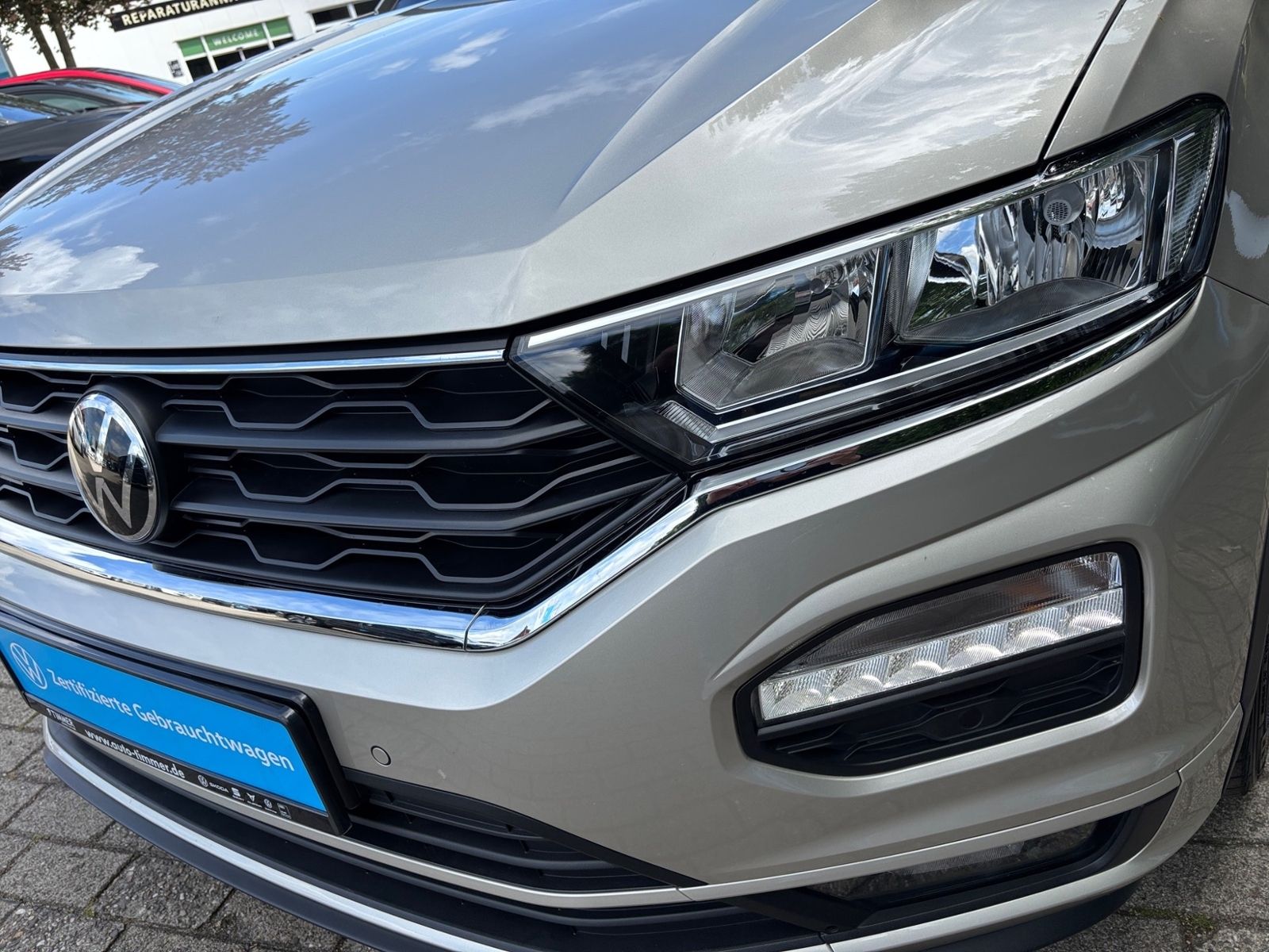 Volkswagen T-Roc R-LINE - Samsaru's Car Outlet