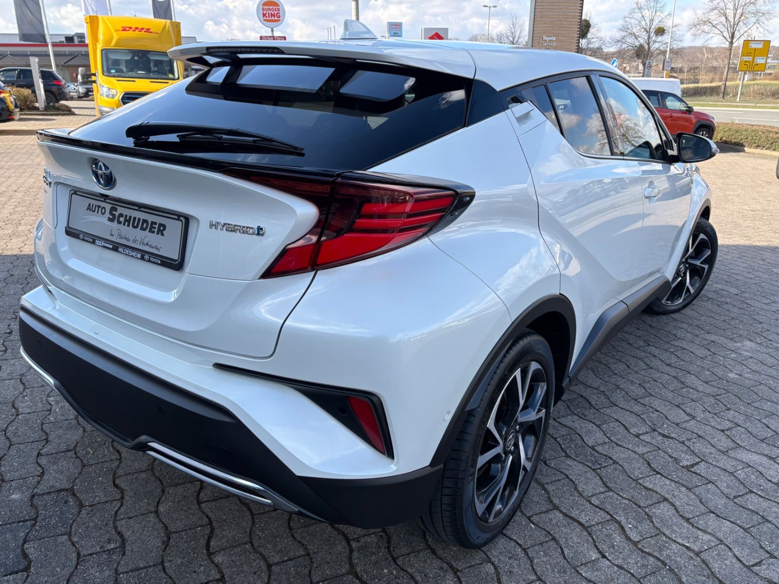Toyota C-HR Hybrid Lounge - Samsaru's Car Outlet