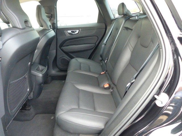 Volvo XC60 Momentum Pro B4 - Samsaru's Car Outlet