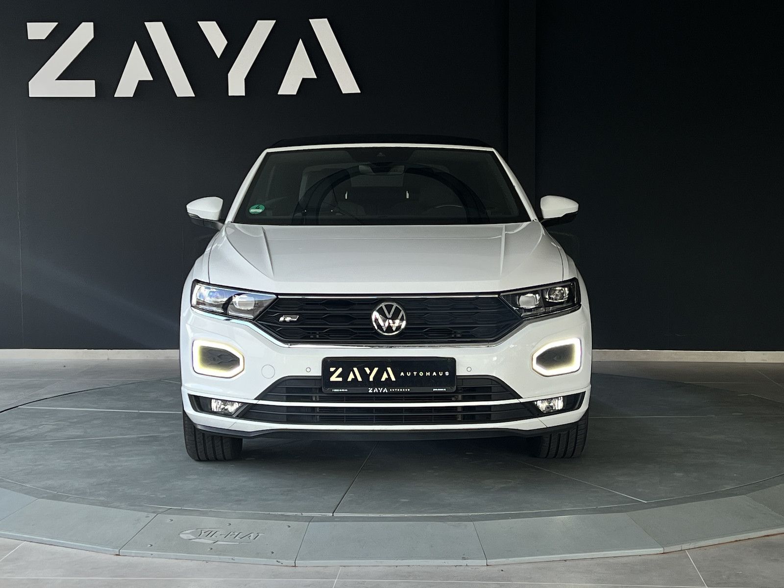 Volkswagen T-Roc 1.5 TSI R-Line - Samsaru's Car Outlet