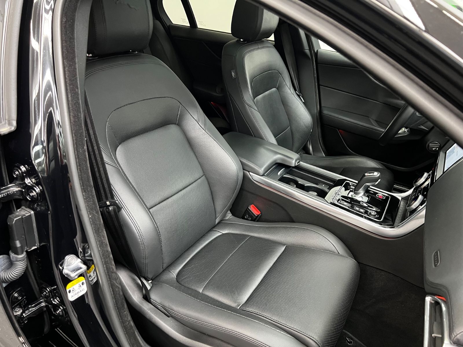 Jaguar XE S  AWD 4x4*LEDER*PANO*LED*NAVI*ACC*360°CAM*