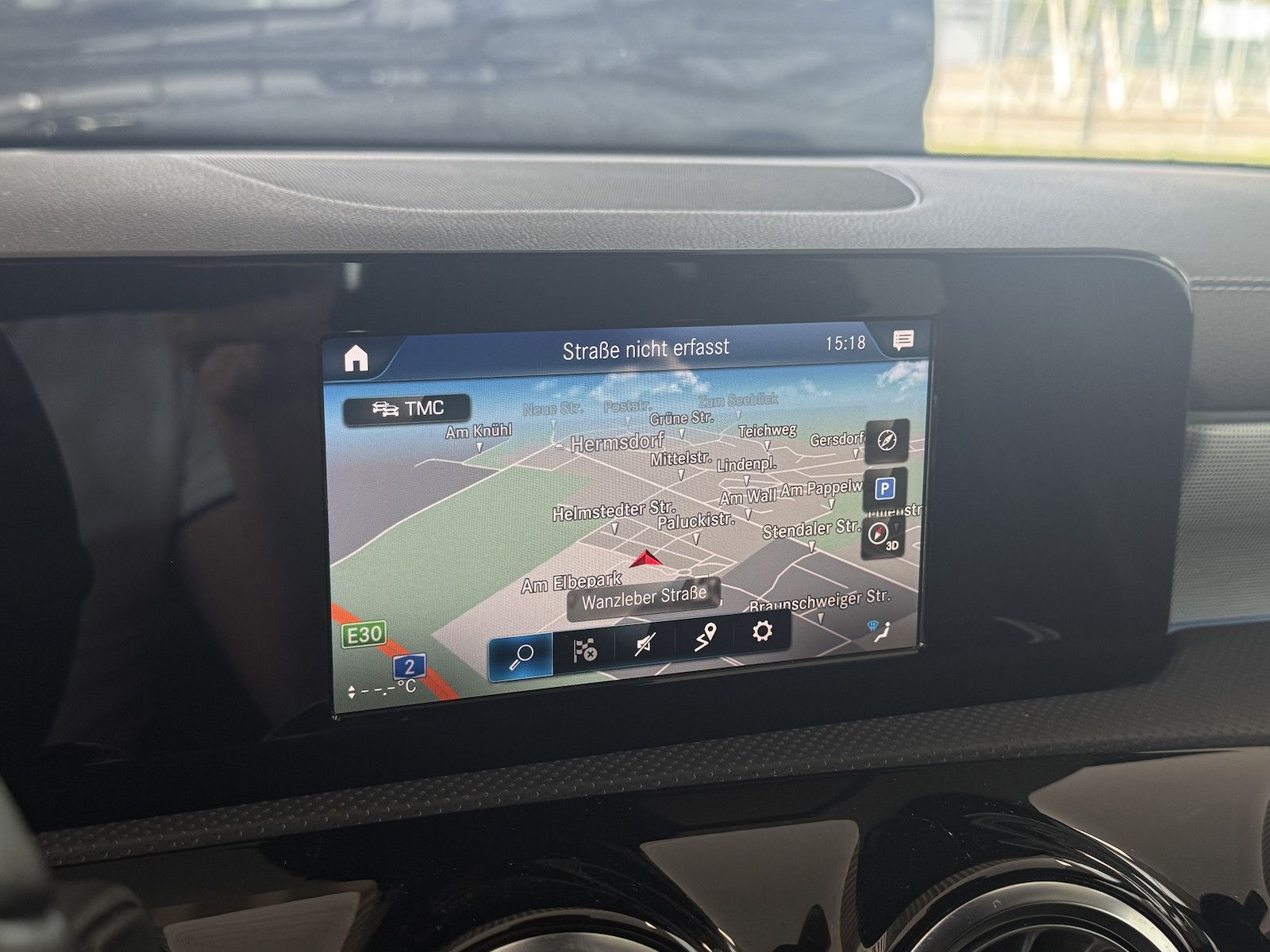 Mercedes-Benz A 250 e AMG-LINE - Samsaru's Car Outlet