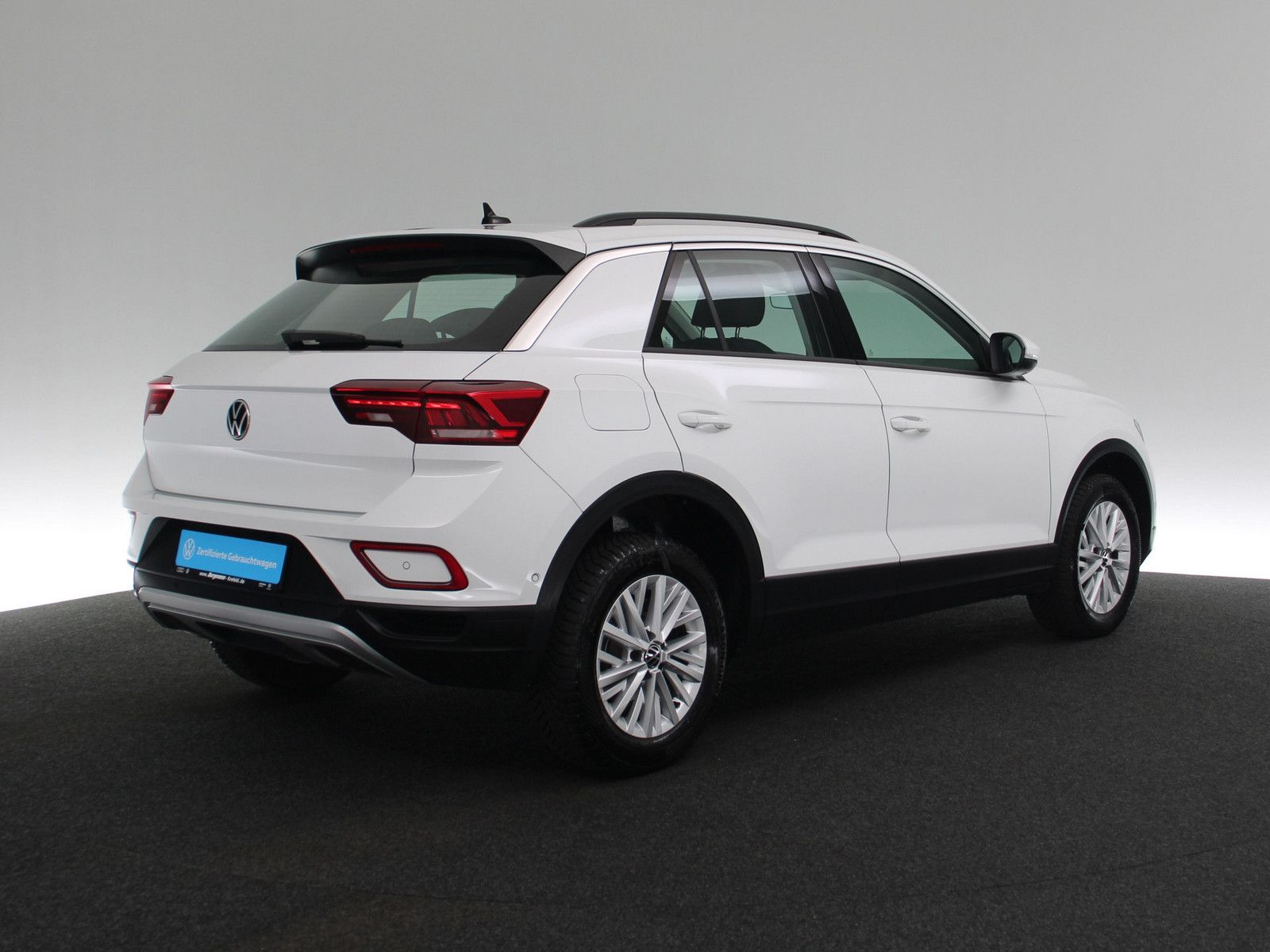 Volkswagen T-Roc 1.5 TSI Life - Samsaru's Car Outlet