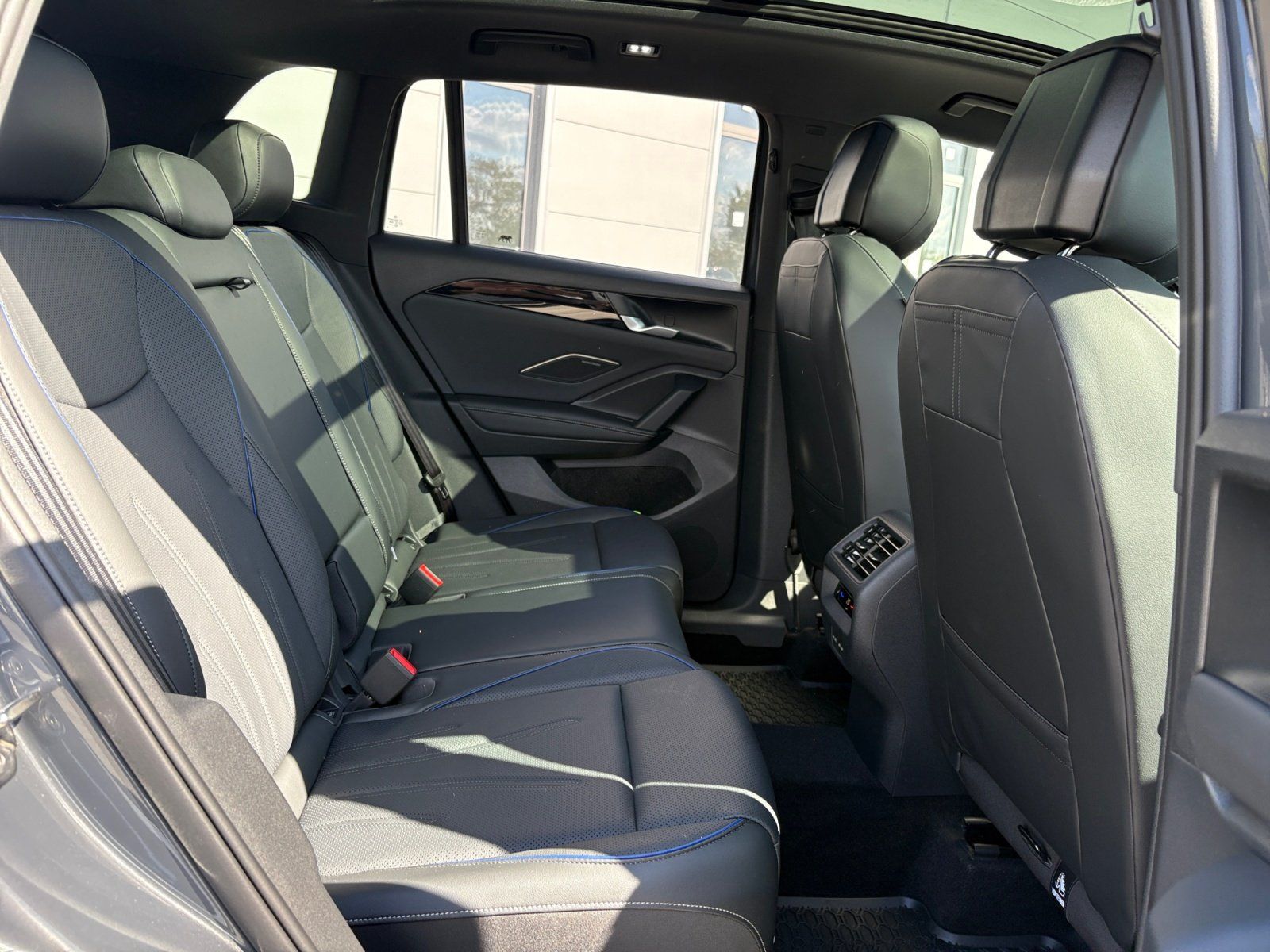 Volkswagen Tiguan 2.0 TDI 4Motion R-Line DSG AHK Area View