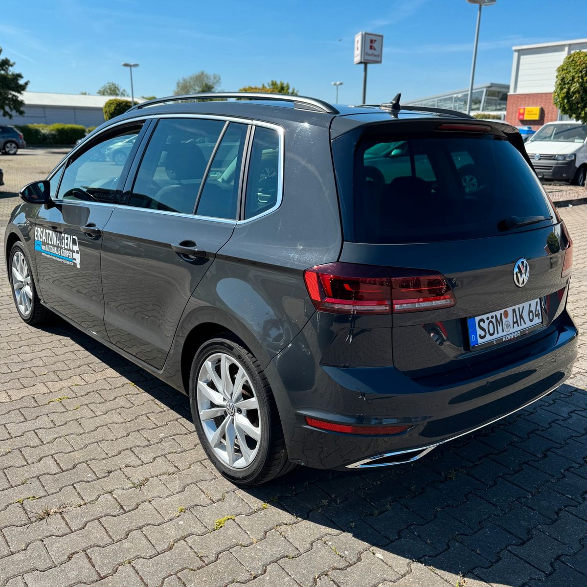 Volkswagen Golf Sportsvan VII Highline 2.0 TDI - Samsaru's Car Outlet