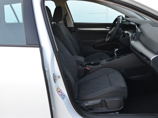Volkswagen Golf VIII Variant 2.0 TDI Life - Samsaru's Car Outlet