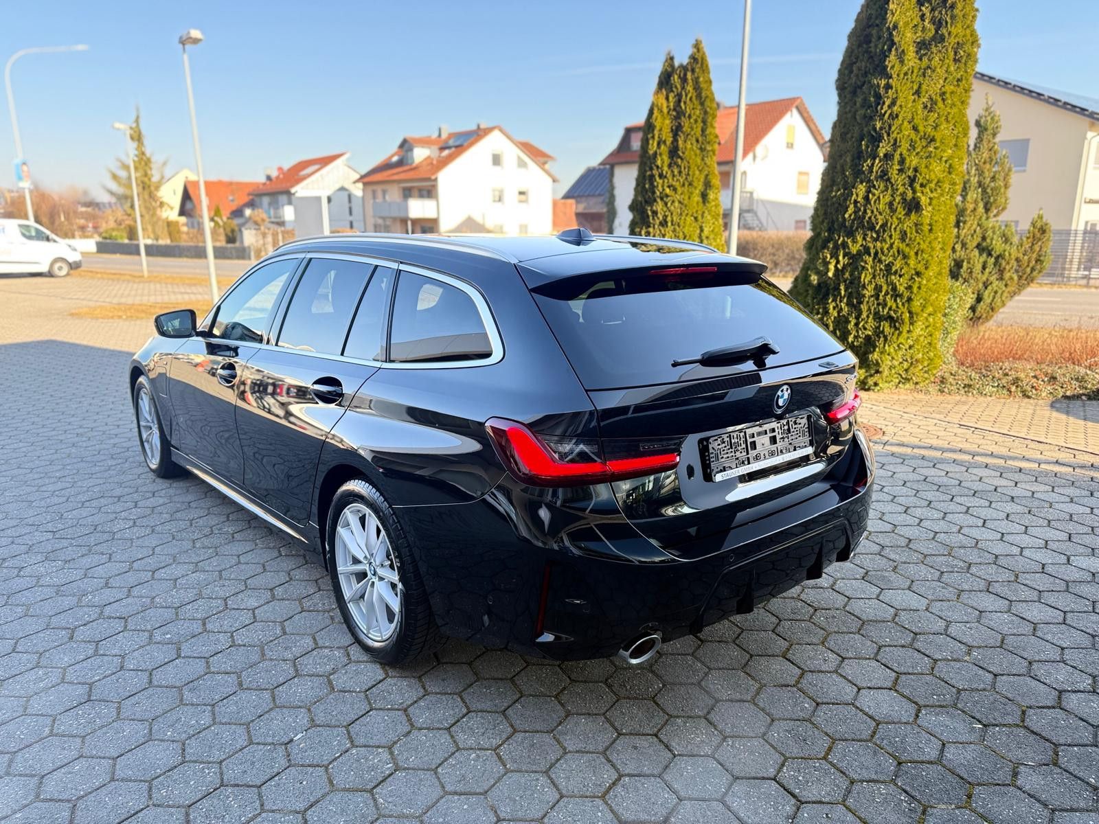 BMW 330 e Touring M-Sport - Samsaru's Car Outlet