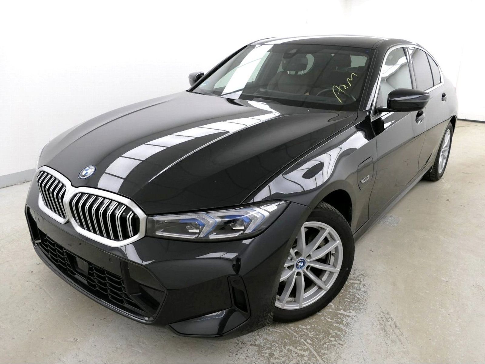 BMW 330e M Sport - Samsaru's Car Outlet
