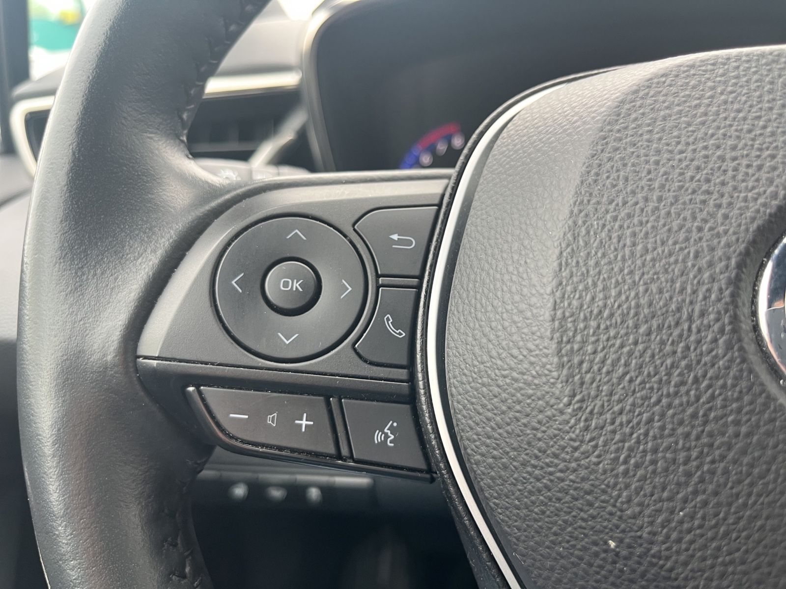 Toyota Corolla Touring / Sports Hybrid - Samsaru's Car Outlet