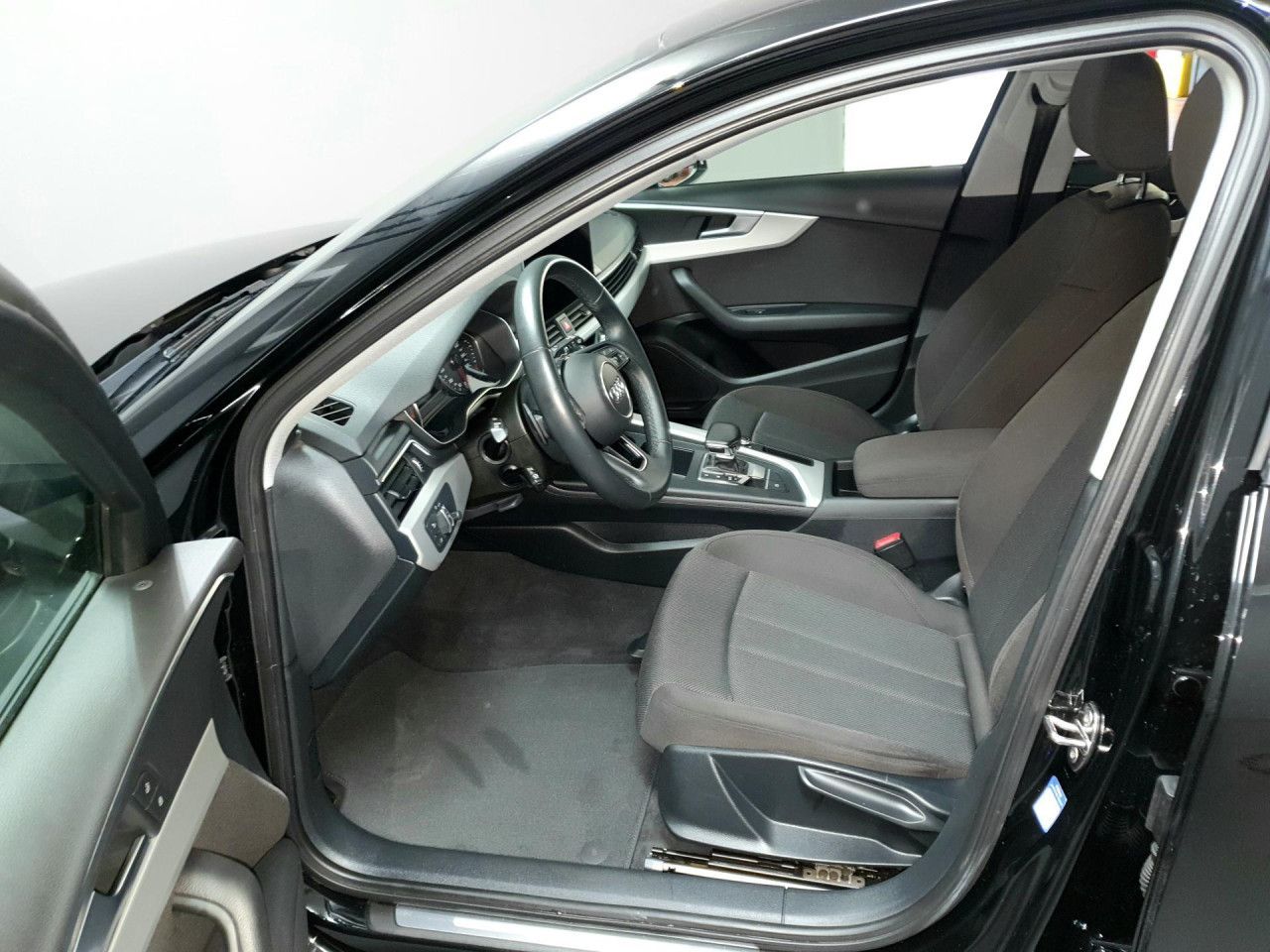 Audi A4 Avant 35TFSI S tronic - Samsaru's Car Outlet