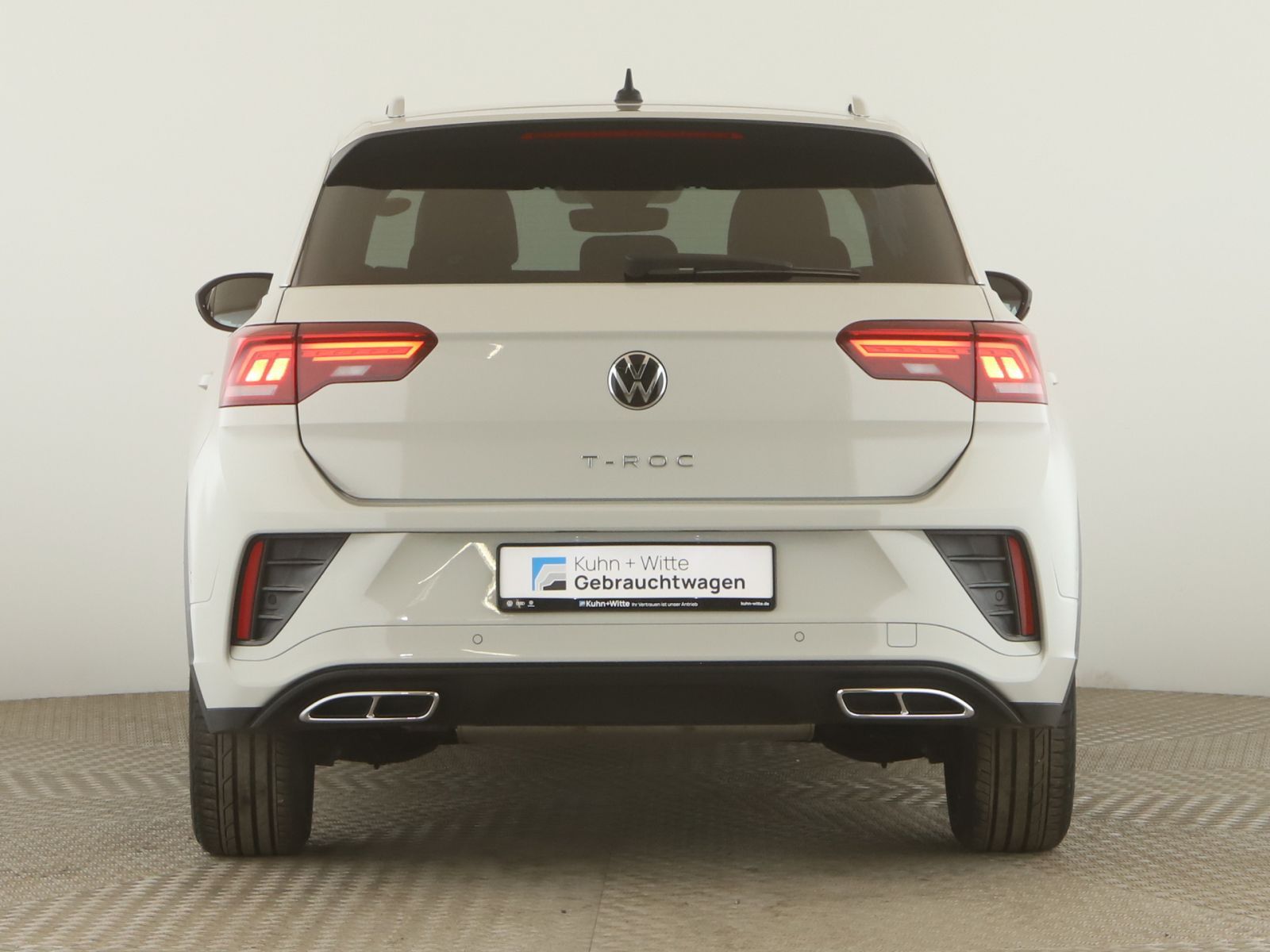 Volkswagen T-Roc 1.5 TSI R-Line - Samsaru's Car Outlet