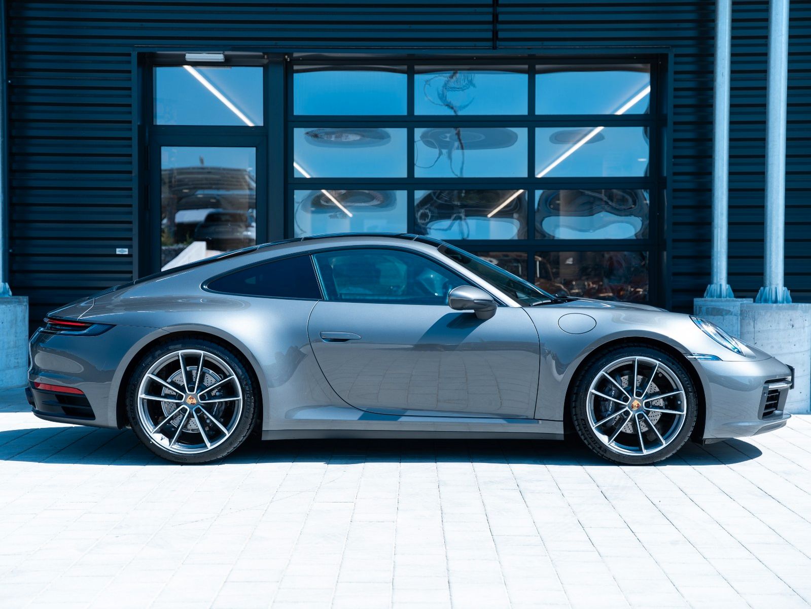 Porsche 911 Carrera 4 - Samsaru's Car Outlet