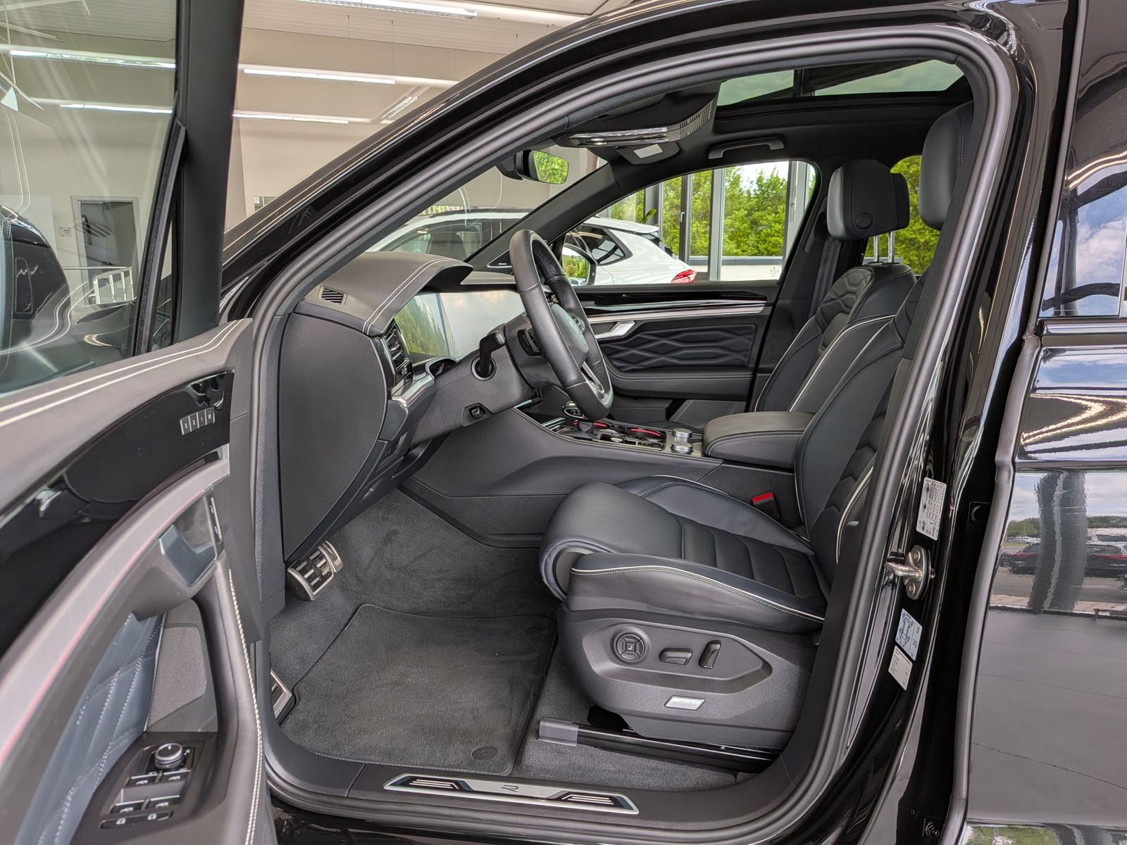 Volkswagen Touareg 3.0TDI 4M R-Line VOLL Black 22" UPE 114T