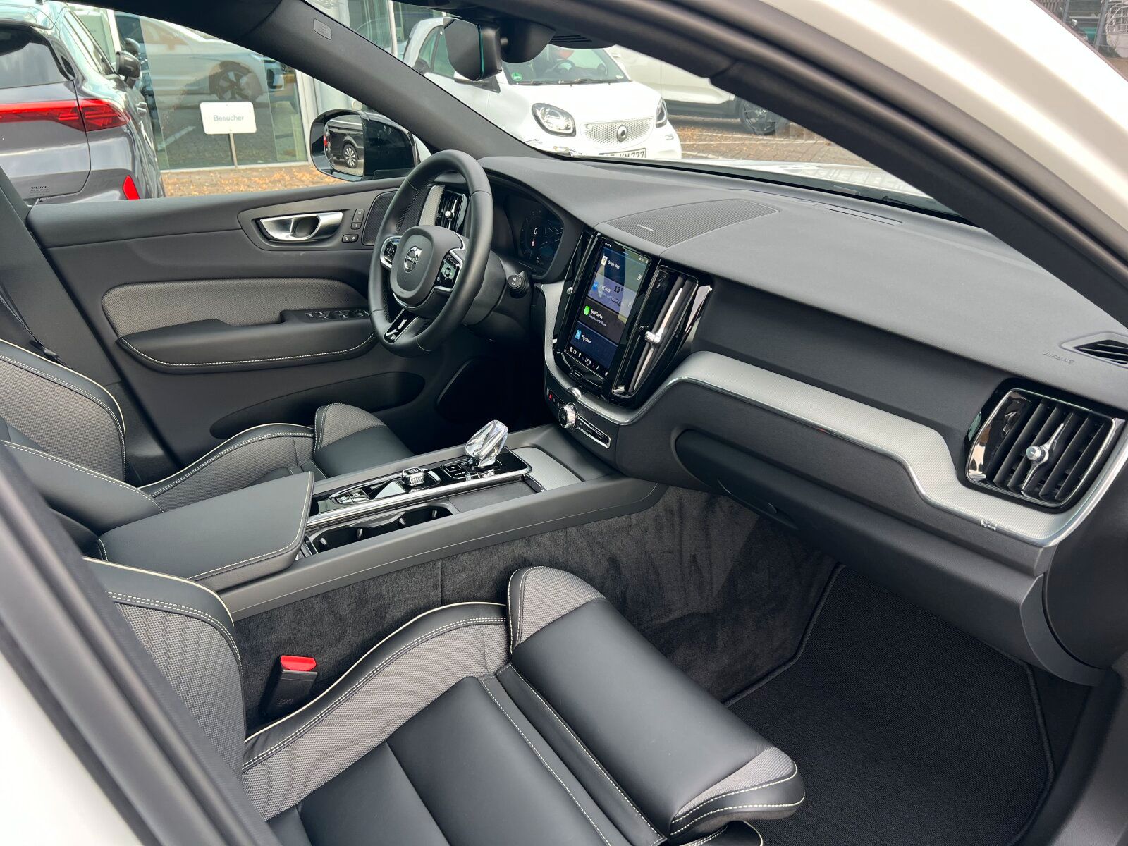 Volvo XC60 T6 Plus Dark PANO|AHK|FLED|20"|MEMORY|360°|