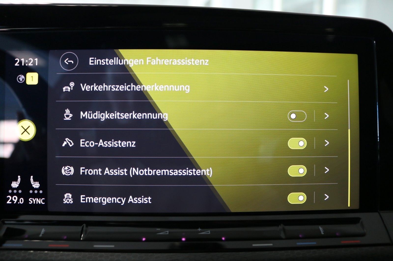 Volkswagen Golf VIII GTD AHK HUD STHZ Matrix Pano Kamera