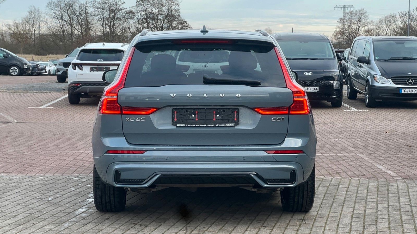 Volvo XC60 B5 D Ultimate Dark AWD*360°*AHK*HUD*LUFT*