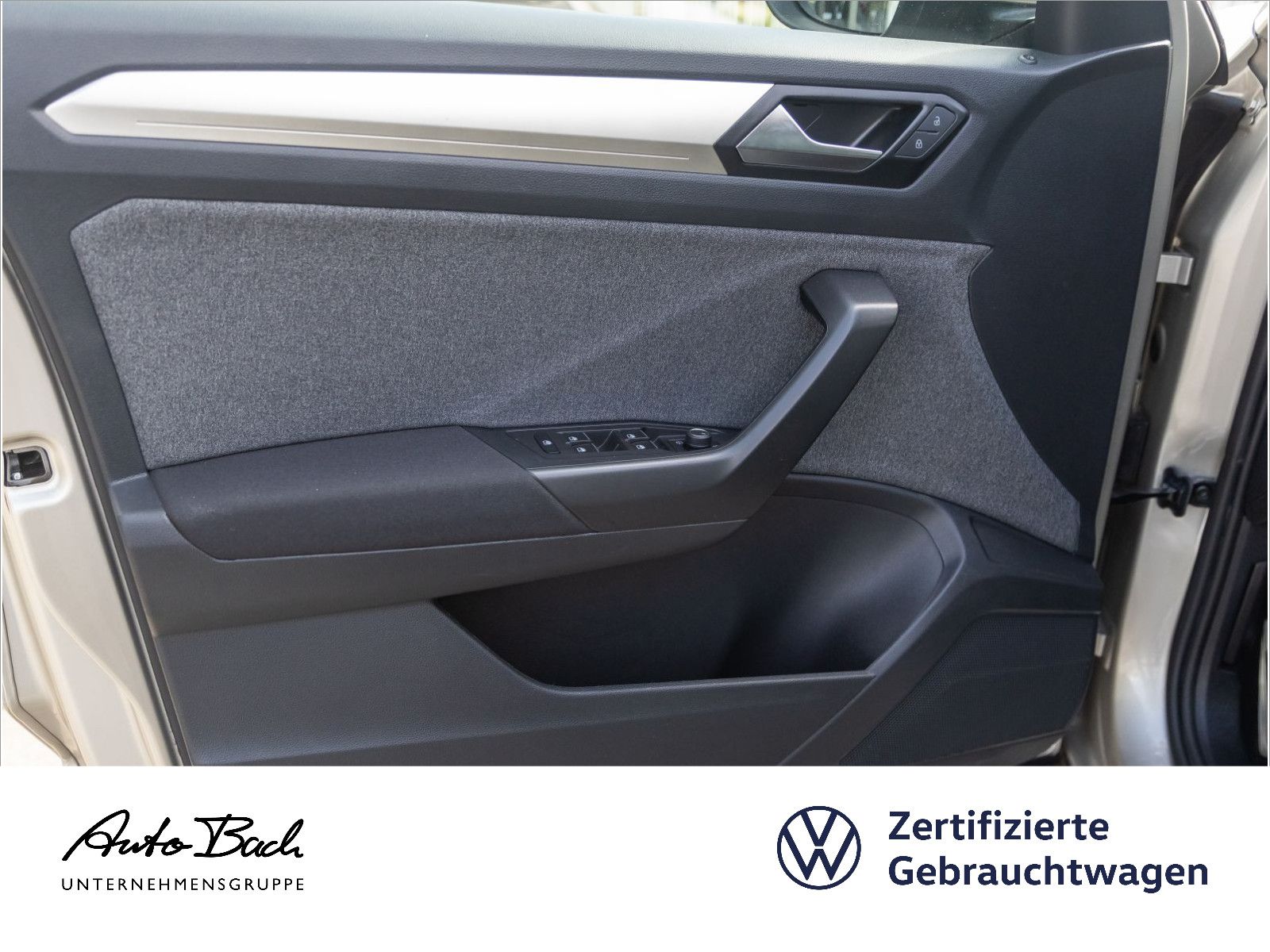 Volkswagen T-Roc 1.5 TSI MOVE DSG - Samsaru's Car Outlet