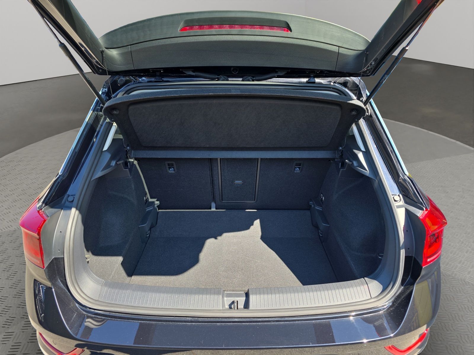 Volkswagen T-Roc 2.0 TDI Style - Samsaru's Car Outlet