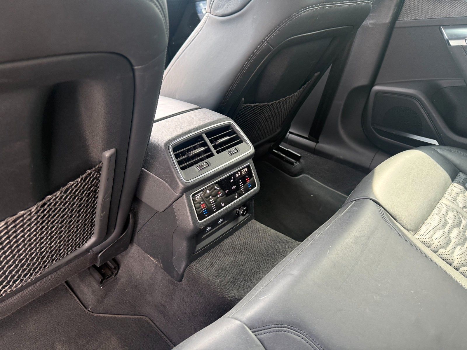 Audi RS6*AHK*PANO*Dynamikpaket*360*RS Abgas*B&O*LED