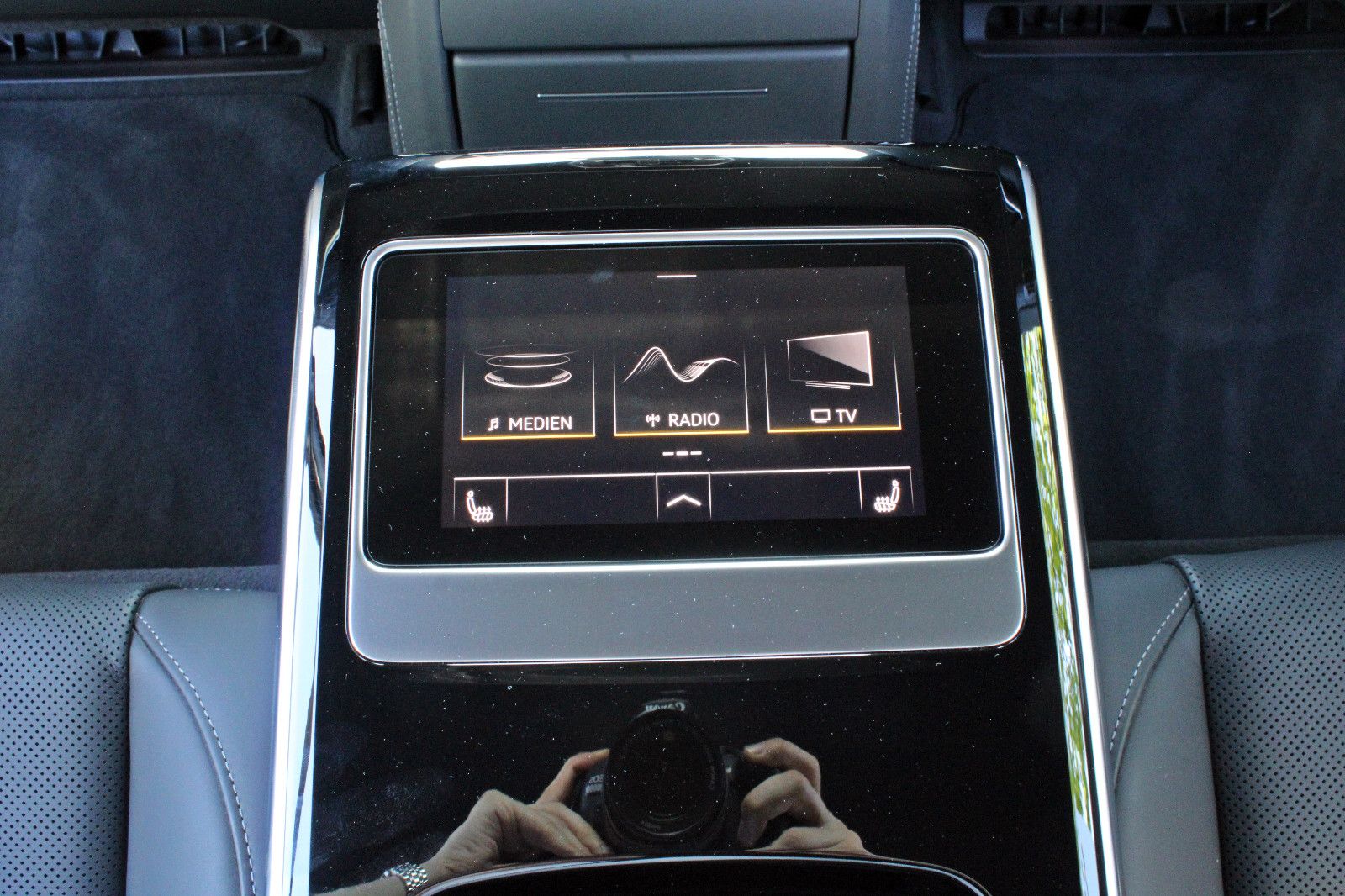 Audi A8 60TFSI quattro S LINE BLACK - Samsaru's Car Outlet