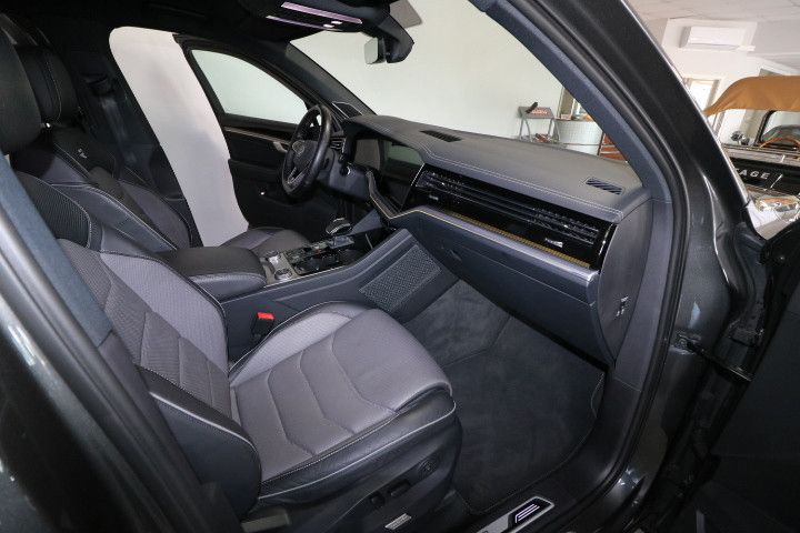 Volkswagen Touareg 3.0 TDI R-Line Black Style Matrix DYNAUD