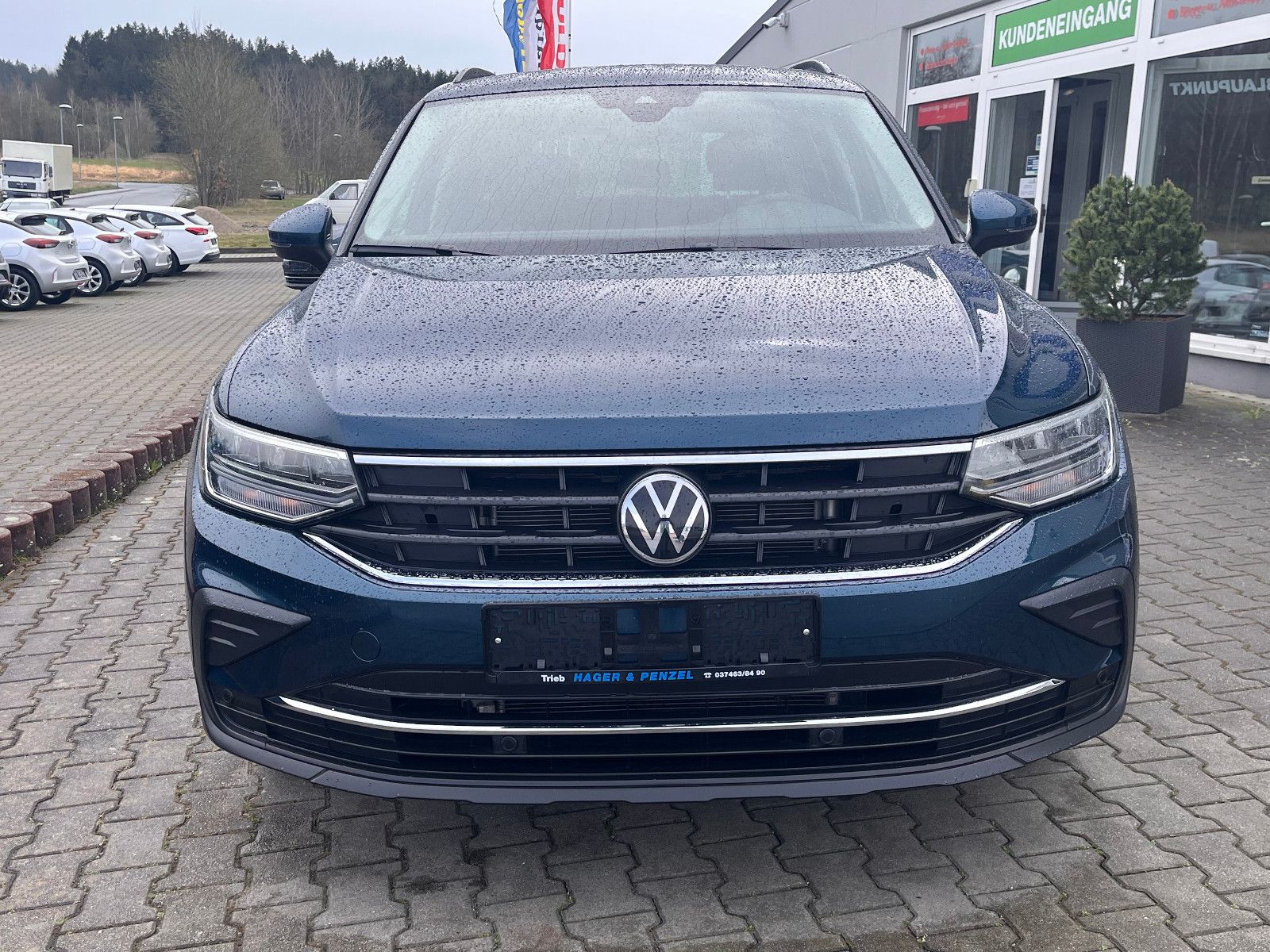 Volkswagen Tiguan Life - Samsaru's Car Outlet