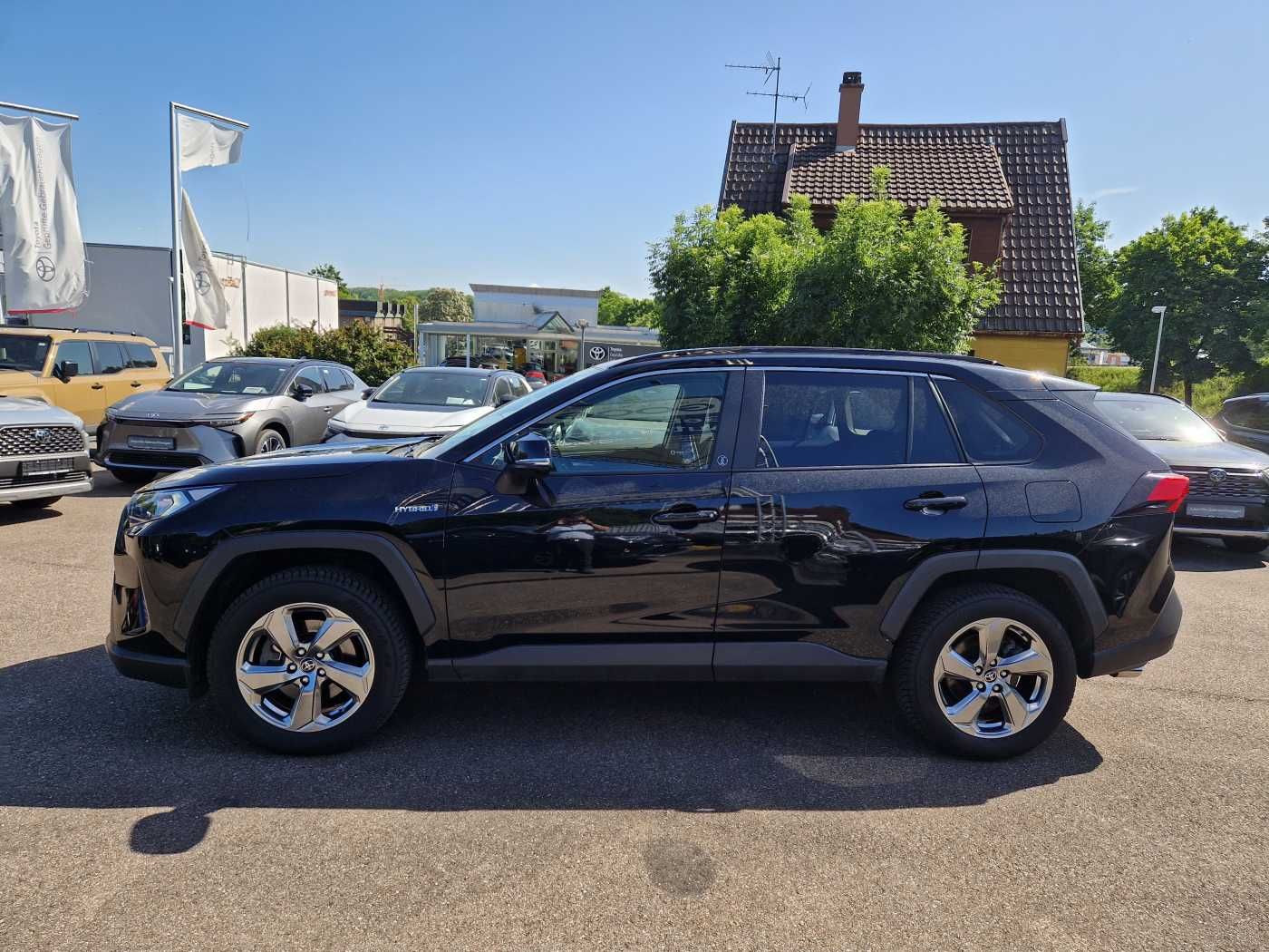 Toyota RAV4 Hybrid 4x2 - Samsaru's Car Outlet