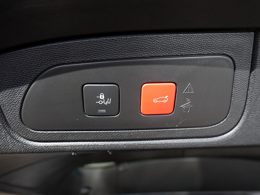 DS Automobiles DS 7 Crossback E-Tense Louvre 4x4 AKTIVSITZE LED