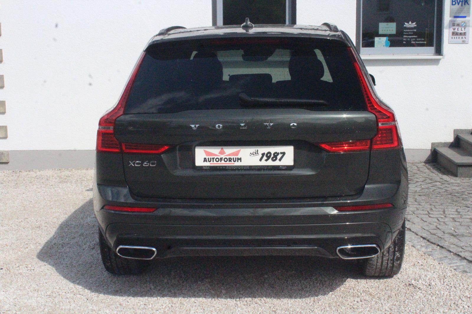 Volvo XC60 T8 R Design AWD - Samsaru's Car Outlet