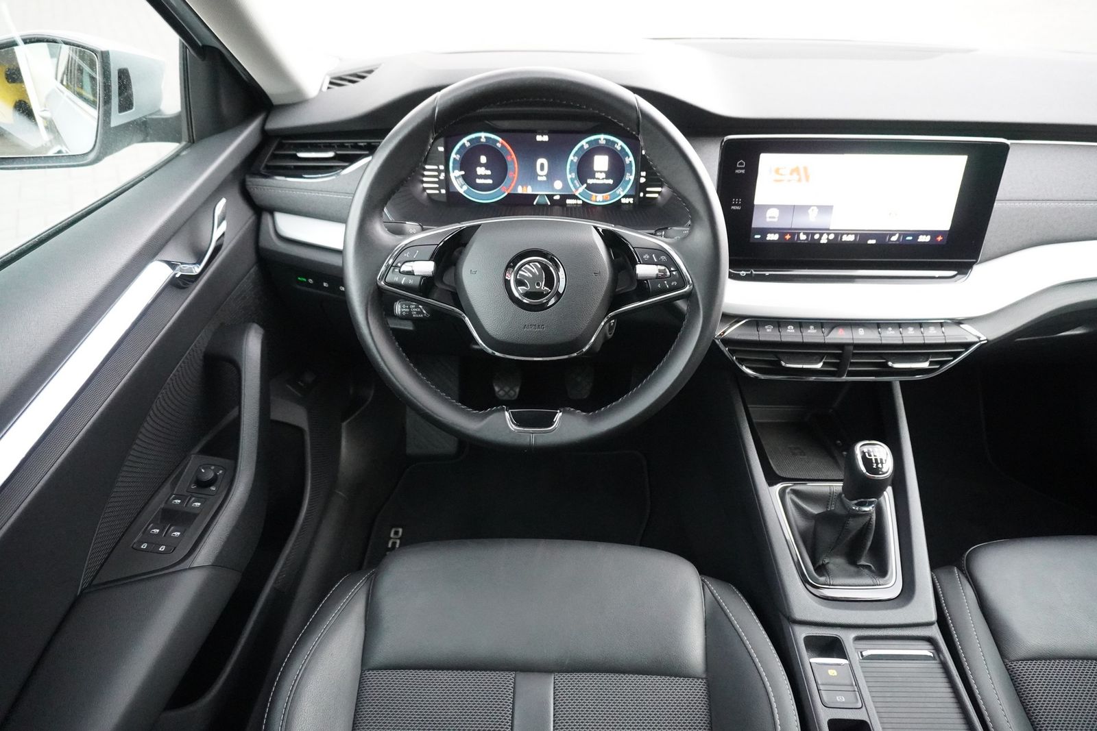 Skoda Octavia Combi 2.0 TDI Style - Samsaru's Car Outlet