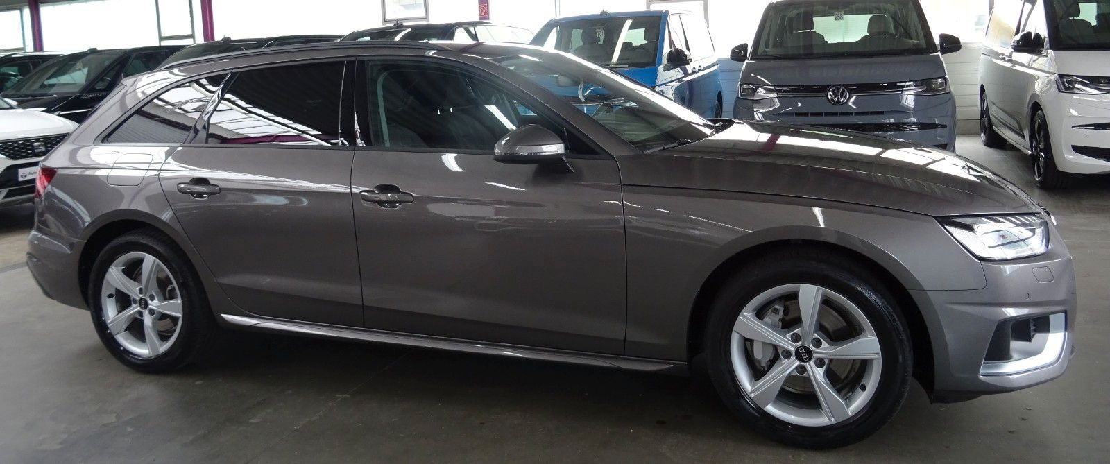 Audi A4 40 2.0 TDI Advan. - Samsaru's Car Outlet