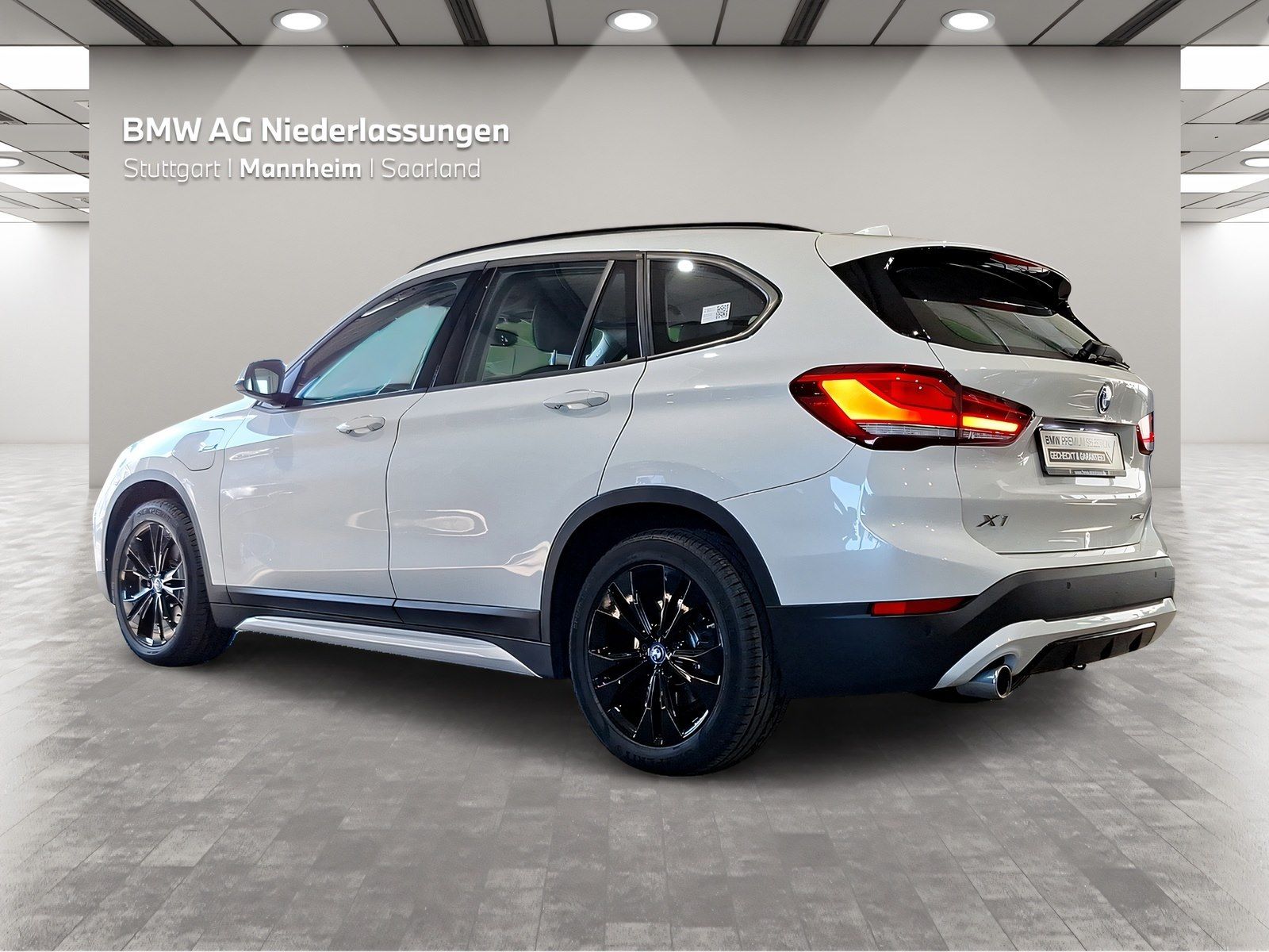 BMW X1 xDrive25e Sport Line - Samsaru's Car Outlet