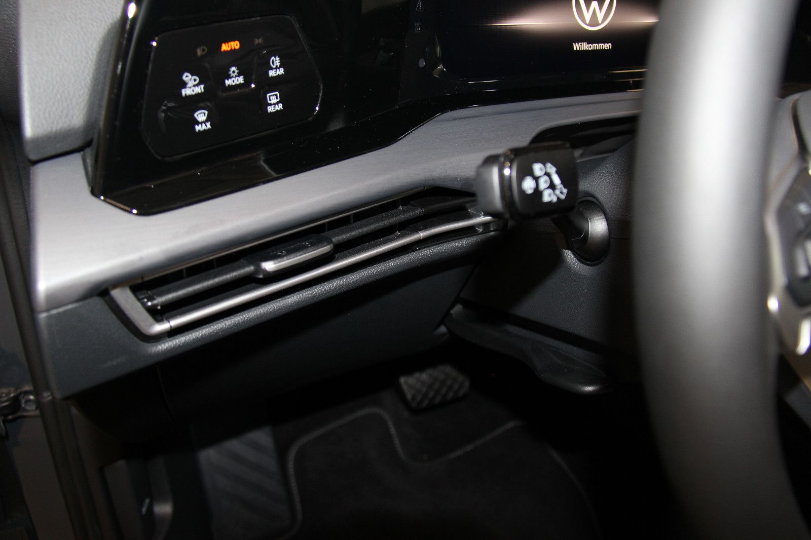 Volkswagen Golf 8 Var.Style 2.0 TDI DSG - Samsaru's Car Outlet