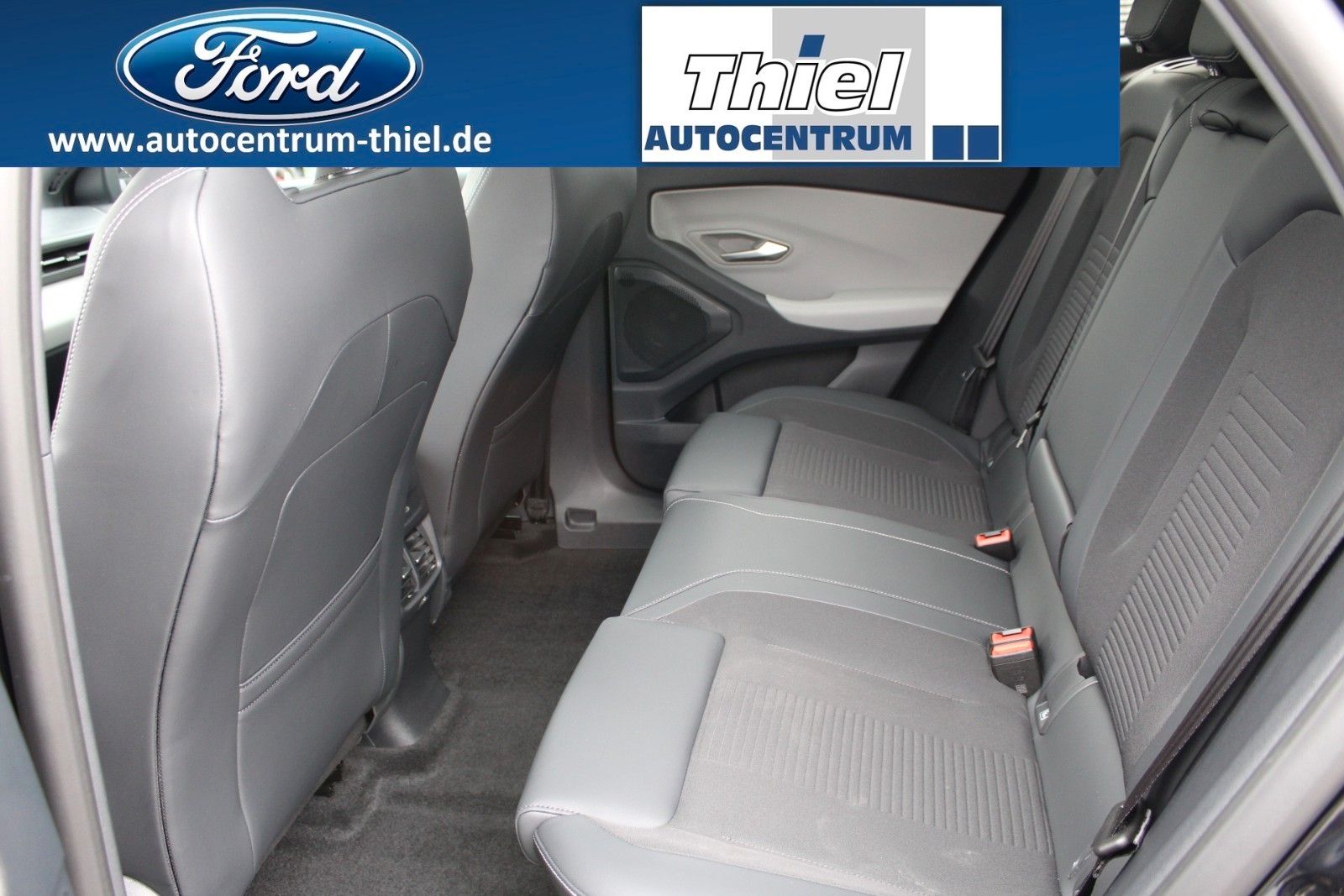 Ford Explorer Premium AWD Pano+Fahr-Assist+AHK+Ergo